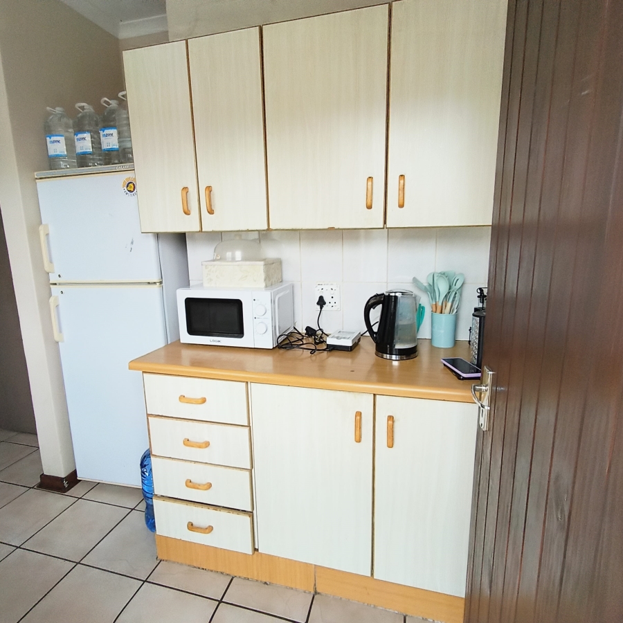 2 Bedroom Property for Sale in Kannoniers Park North West
